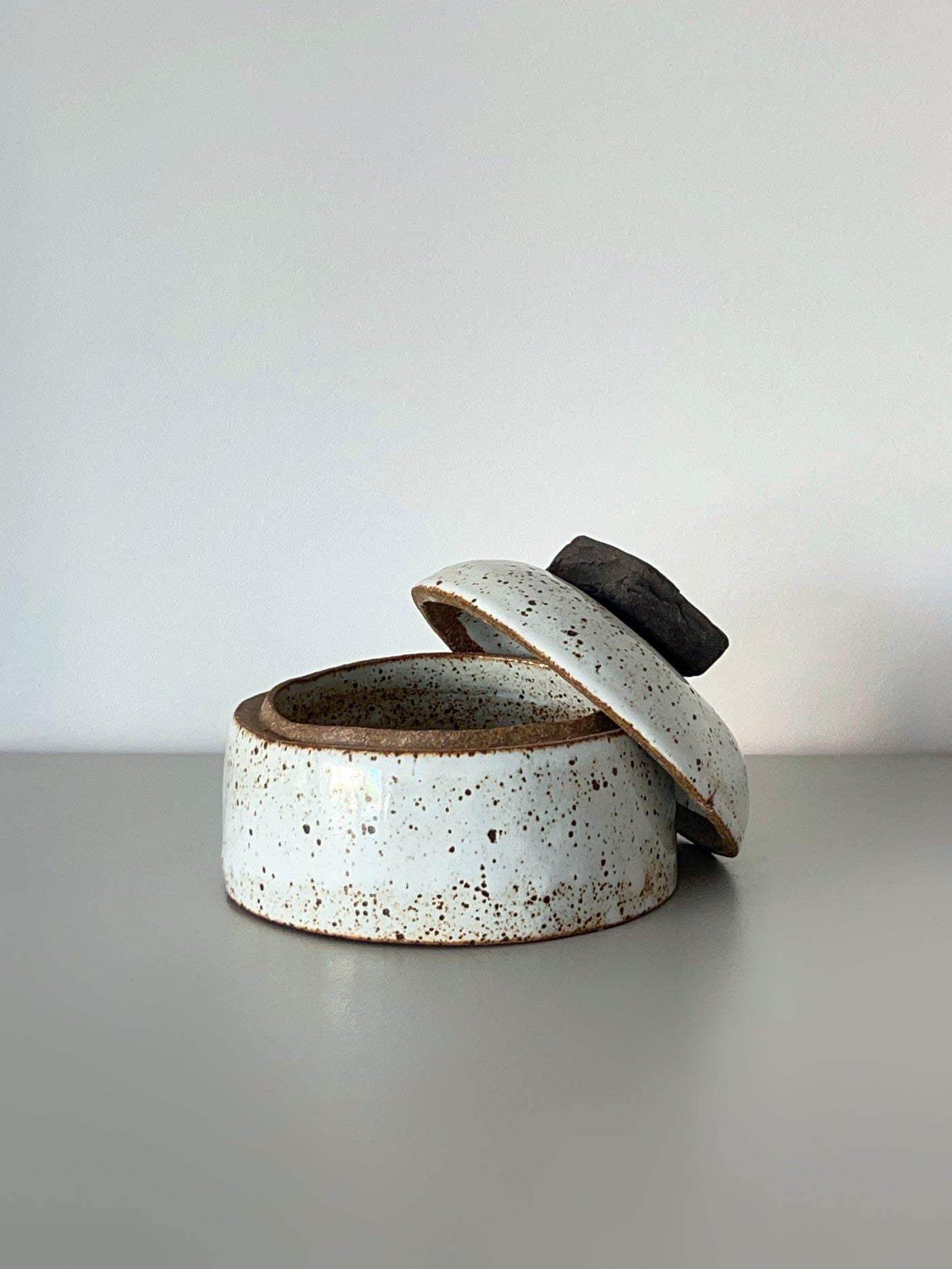 Catchall White Speckled